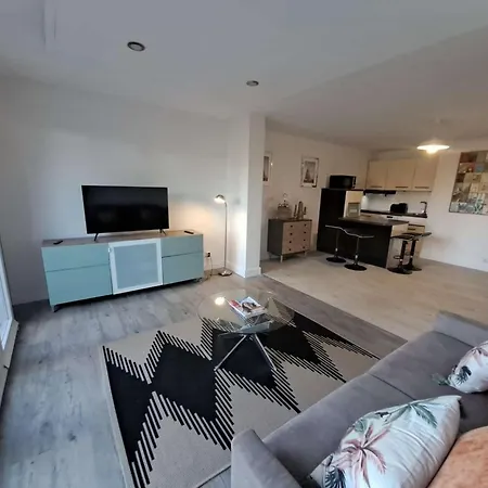 Gasbru - Golfe De St-tropez - Rez De Jardin T2 Avec Acces Piscine Et Tennis Apartmán Gassin